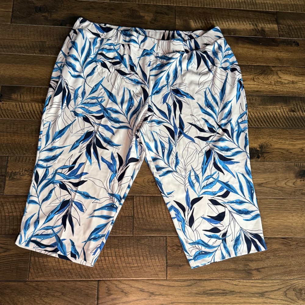 Susan Graver NWOT Liquid Knit Petite 3XP Crop Pants Blue White Leaf Print PullOn
